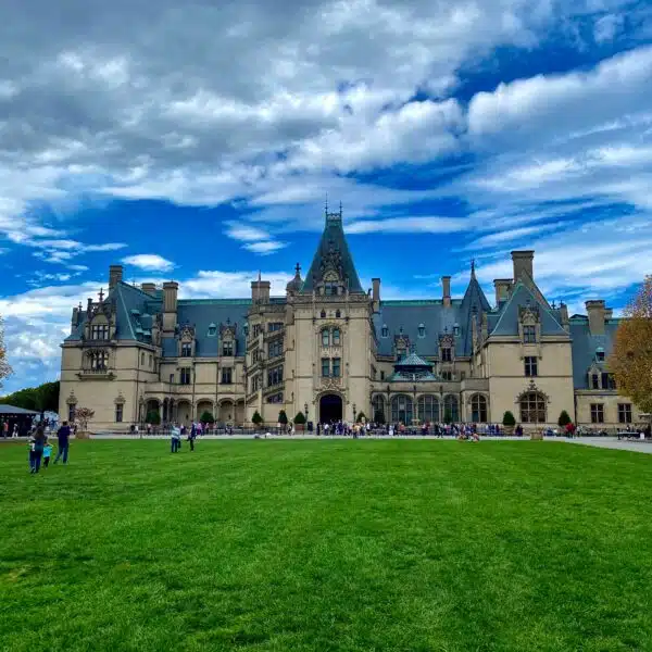 What’s the Biggest House in the World? + Top 10 Biggest Houses Worldwide to Daydream