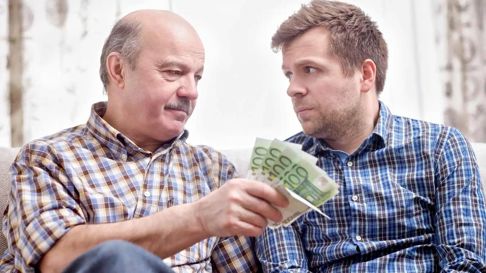 10 Best Pieces of Advice for Setting Boundaries Around Lending Money to Family