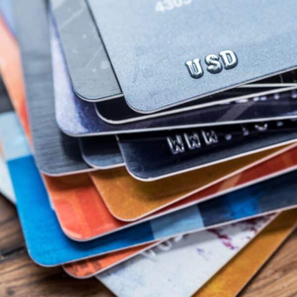 What Is The Difference Between a Charge Card and a Credit Card? Here’s a 101 Guide