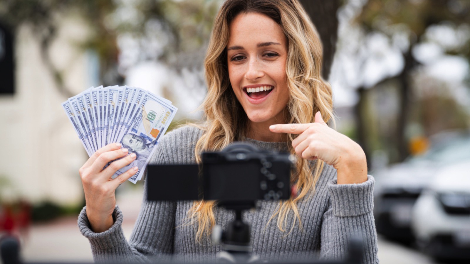 11 Most Ridiculous Ways People Have Pocketed Some Extra Bucks - Vimarsana News
