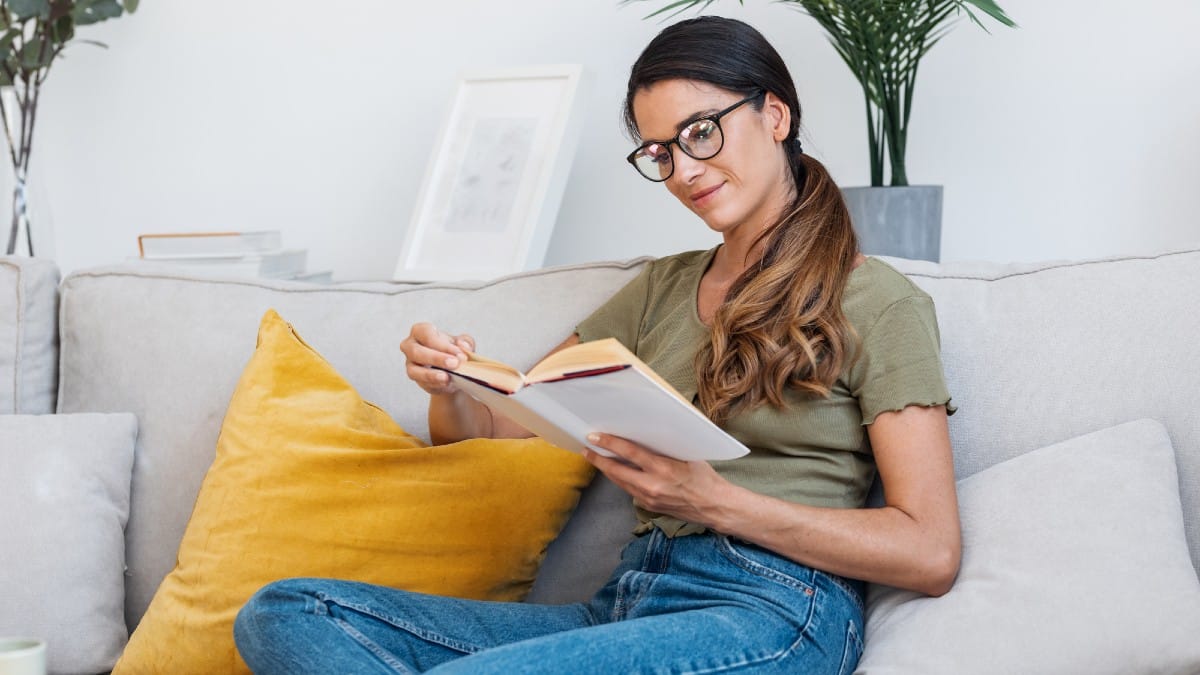 15 Frugal Living Books You’ll Wish You Read Sooner Living Well on a Shoestring" by Linda Johnson