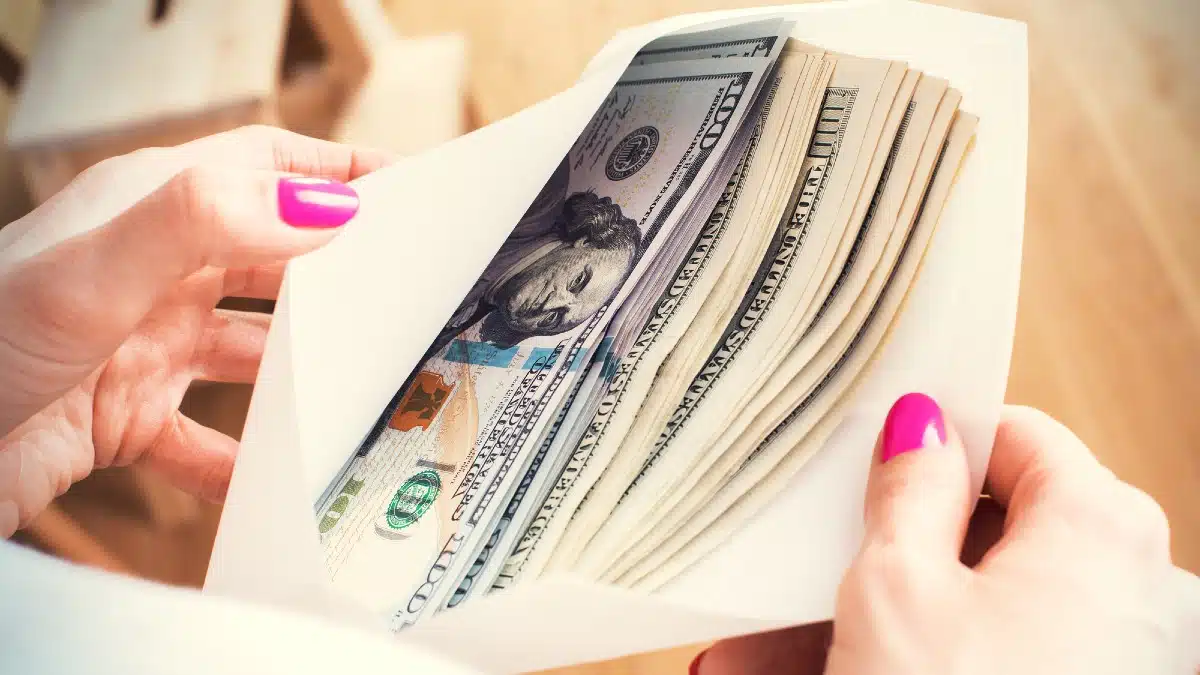 15 Clever Ways the Middle Class Use to Stretch Their Dollars The Cash Envelope System