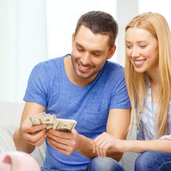 msn-couple-saving-money