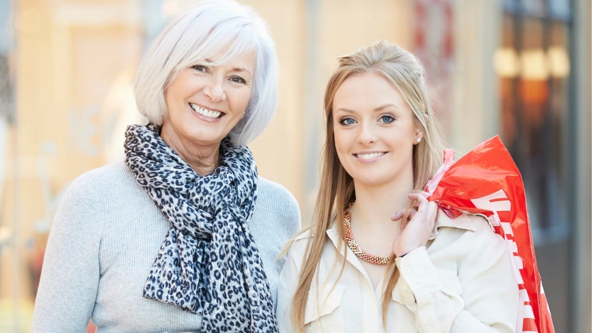 Community‑Boosting Services Entrepreneurs Love senior woman with daughter