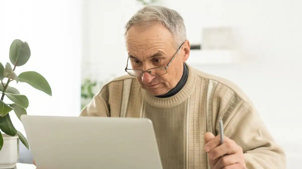maure man glasses laptop