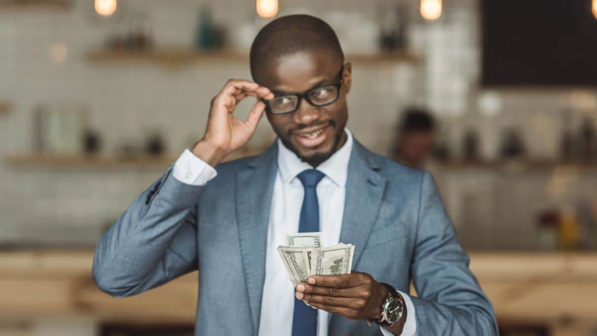 Real Estate Reads Everyone Recommends young business man glasses cash