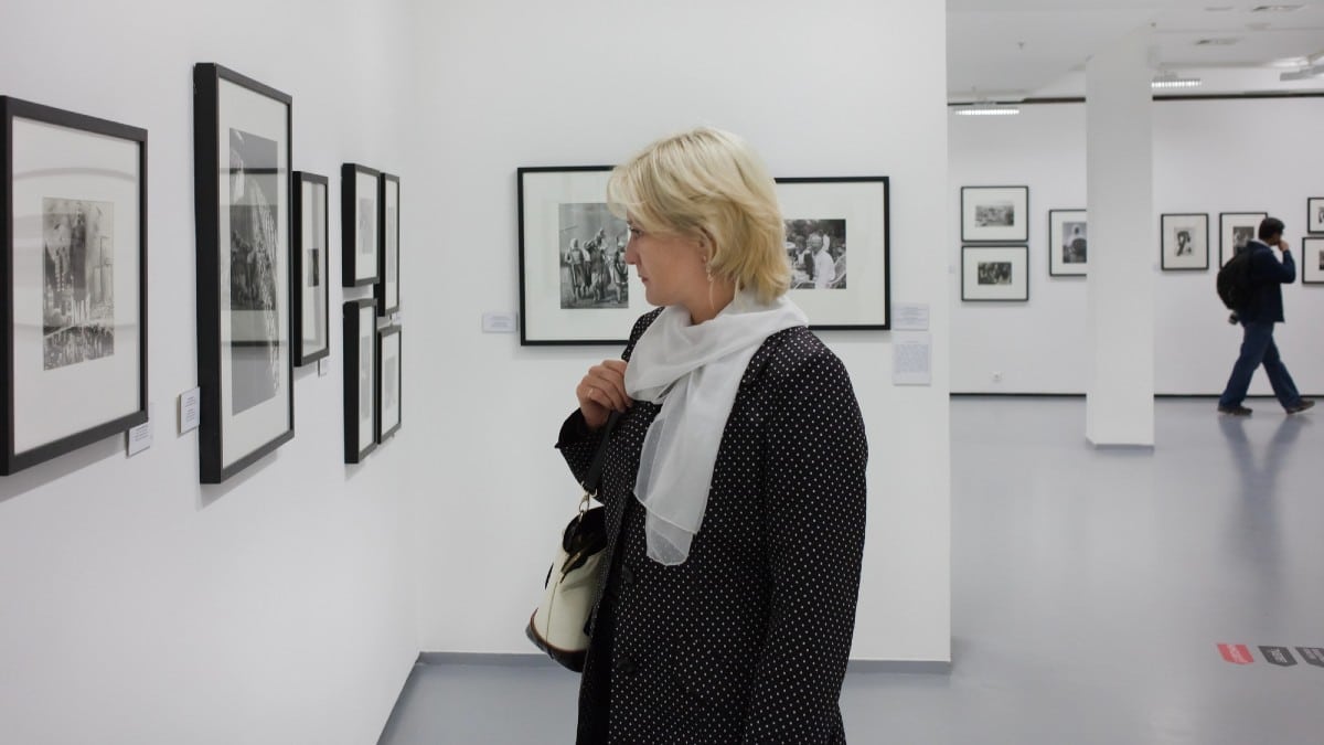 15 Ways to Turn Your Local Knowledge Into a $5,000-a-Month Tour Planning Business Art Gallery Docent