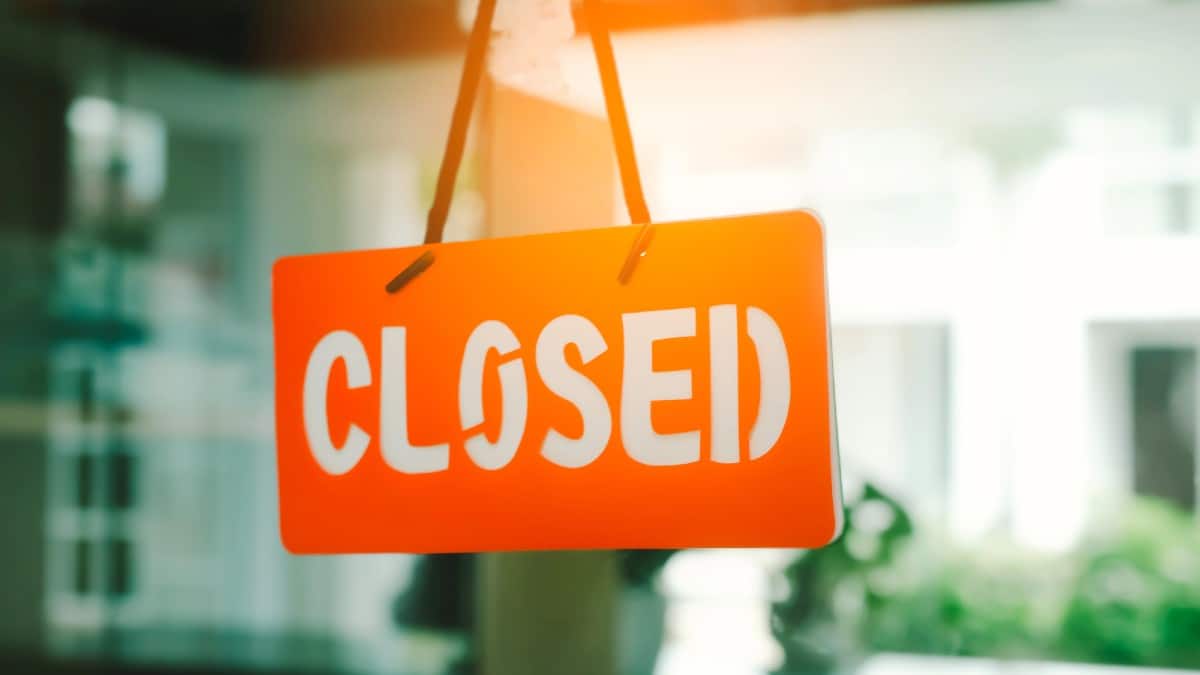14 Signs Your Neighborhood May Be Losing Value Closed-sign-hang-on-mirror-door-front-of-office-room