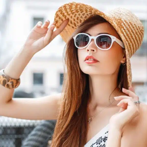 luxury-rich-woman-sunglasses
