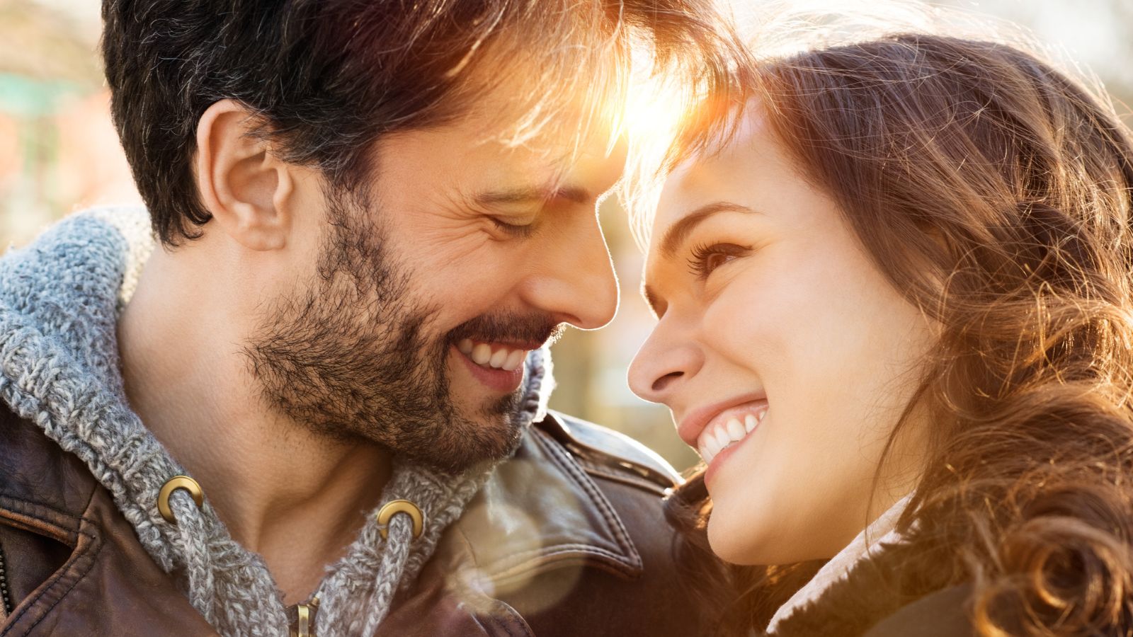 10 Money Habits That Strengthen Your Marriage couple-loving