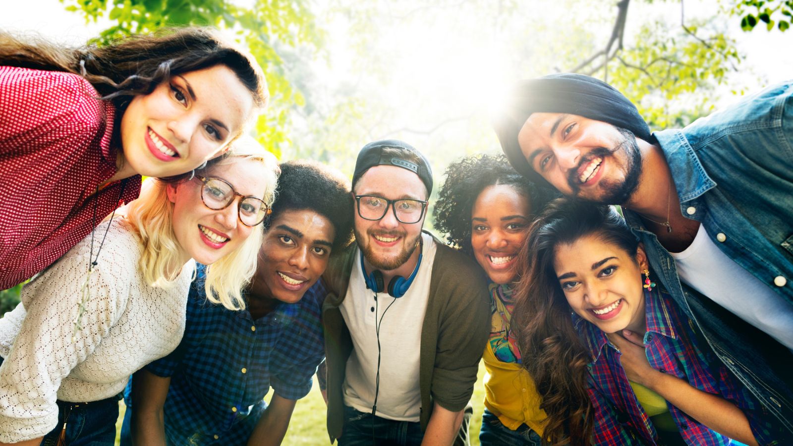 17 Ways to Handle Narcissists at Work Gracefully diverse-different-group-of-friends