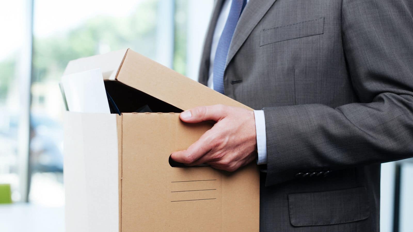 15 Ways to Know It’s Time to Quit Your Job man-fired-laid-off-work-struggle