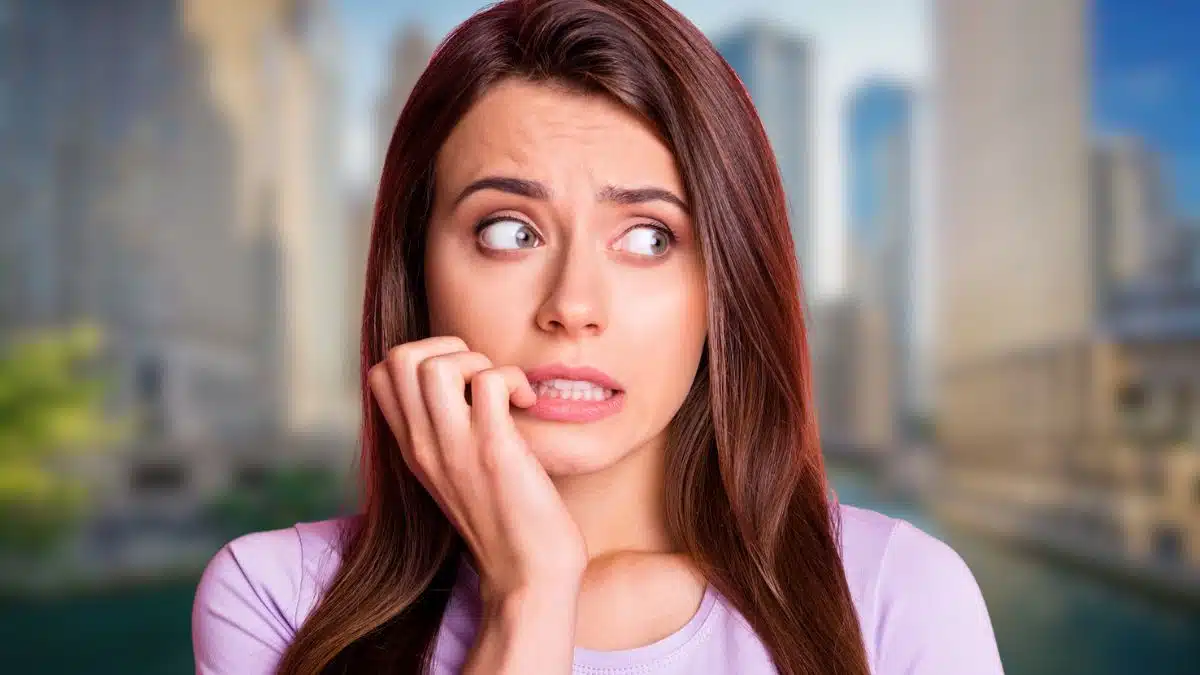 woman-nervous-in-downtown