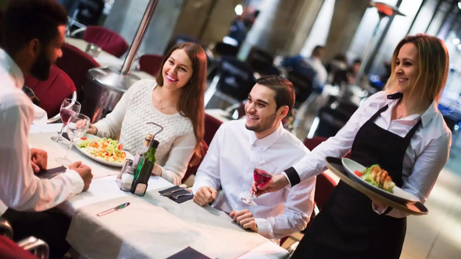 15 Unexpected Perks of Always Having Cash on You Waitress-serving