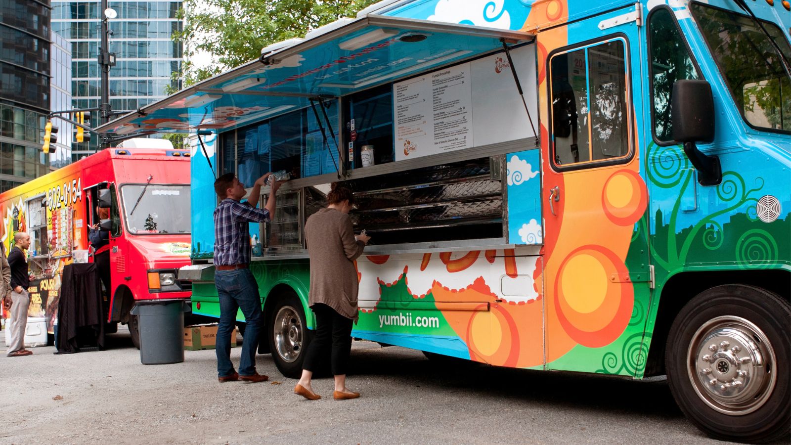 15 Unexpected Perks of Always Having Cash on You food truck