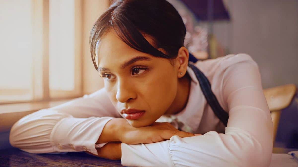 sad waitress