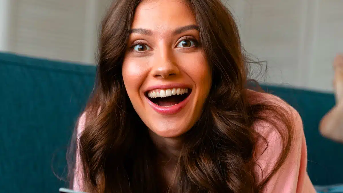 woman credit card surprised couch