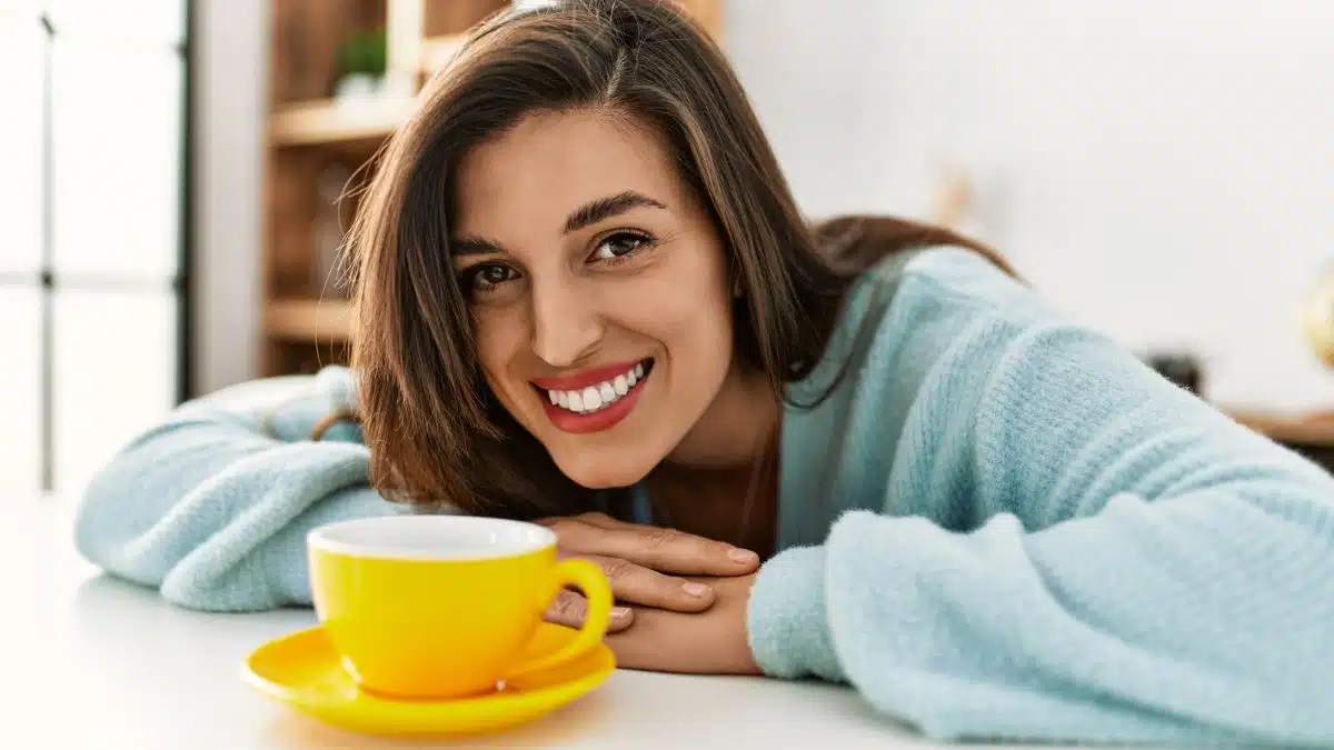 woman drinking coffeee