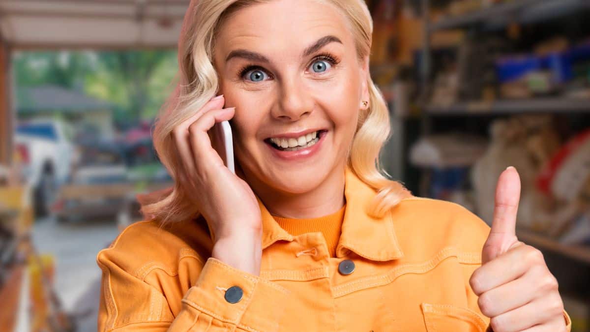 woman mature thumbs up