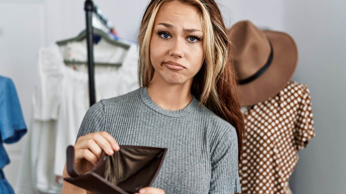woman sad empty wallet