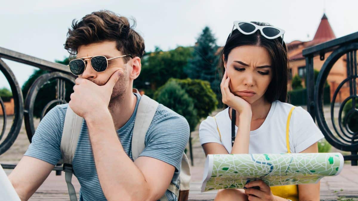 couple lost travel trip