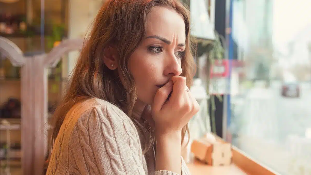 woman at coffee shop regret