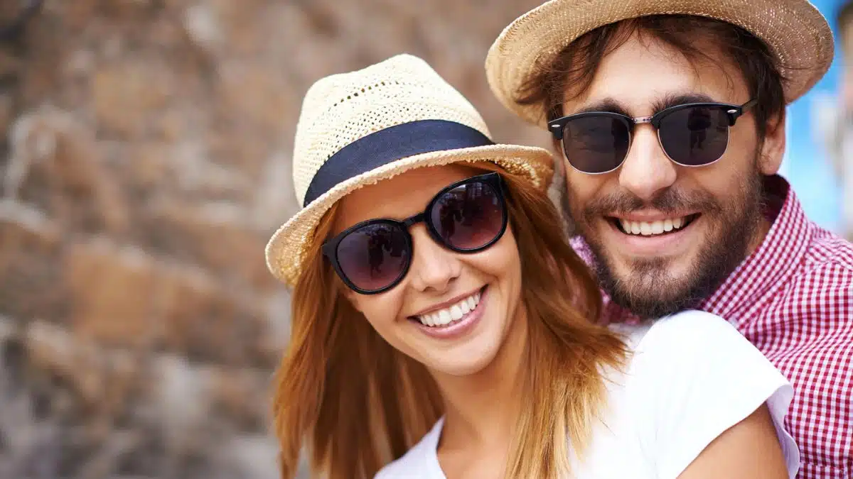 couple sungleasses smile