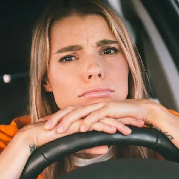 woman with car problems (1)