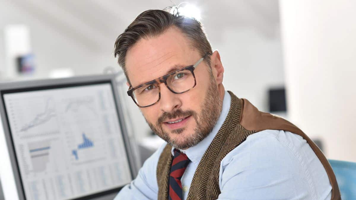 businessman glasses in front of laptop