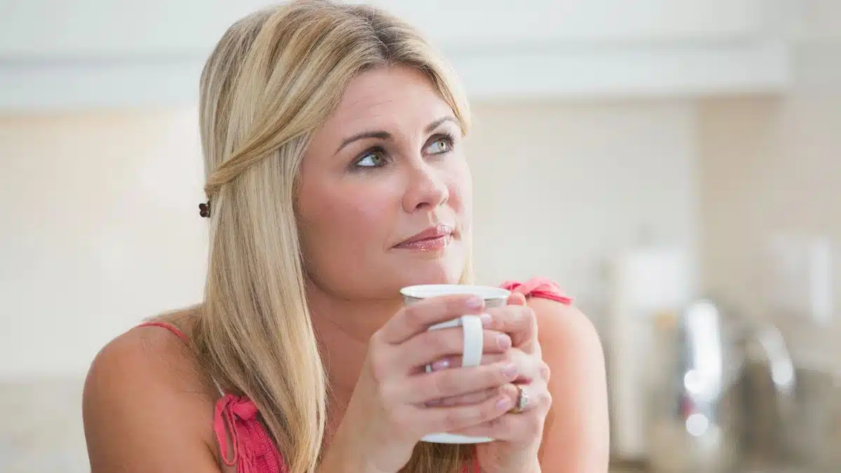 woman drinking coffee