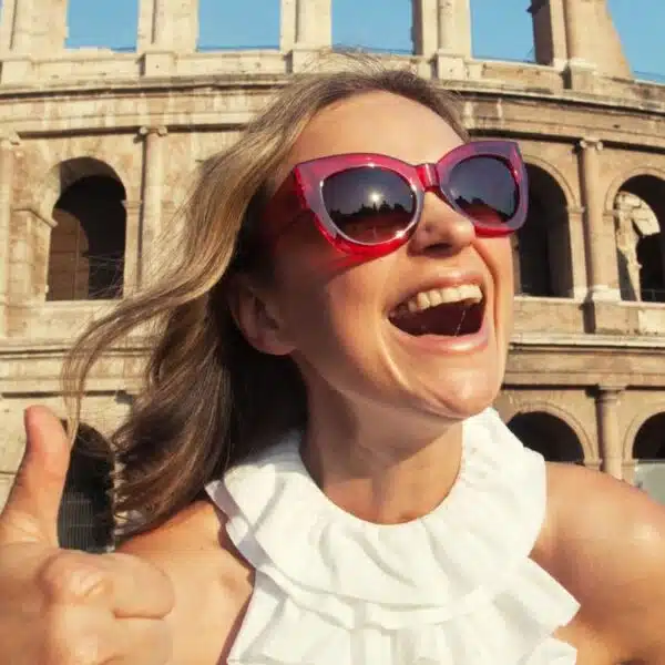 woman happy in front of colliseum