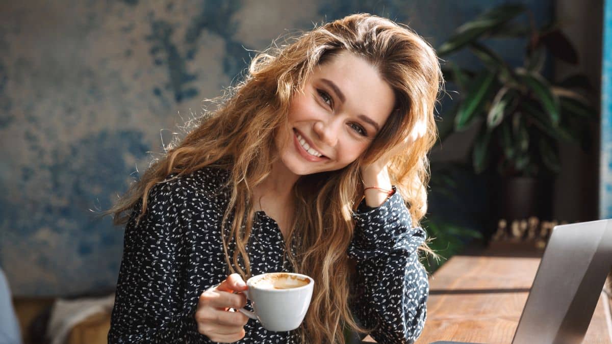 woman at a coffee shop