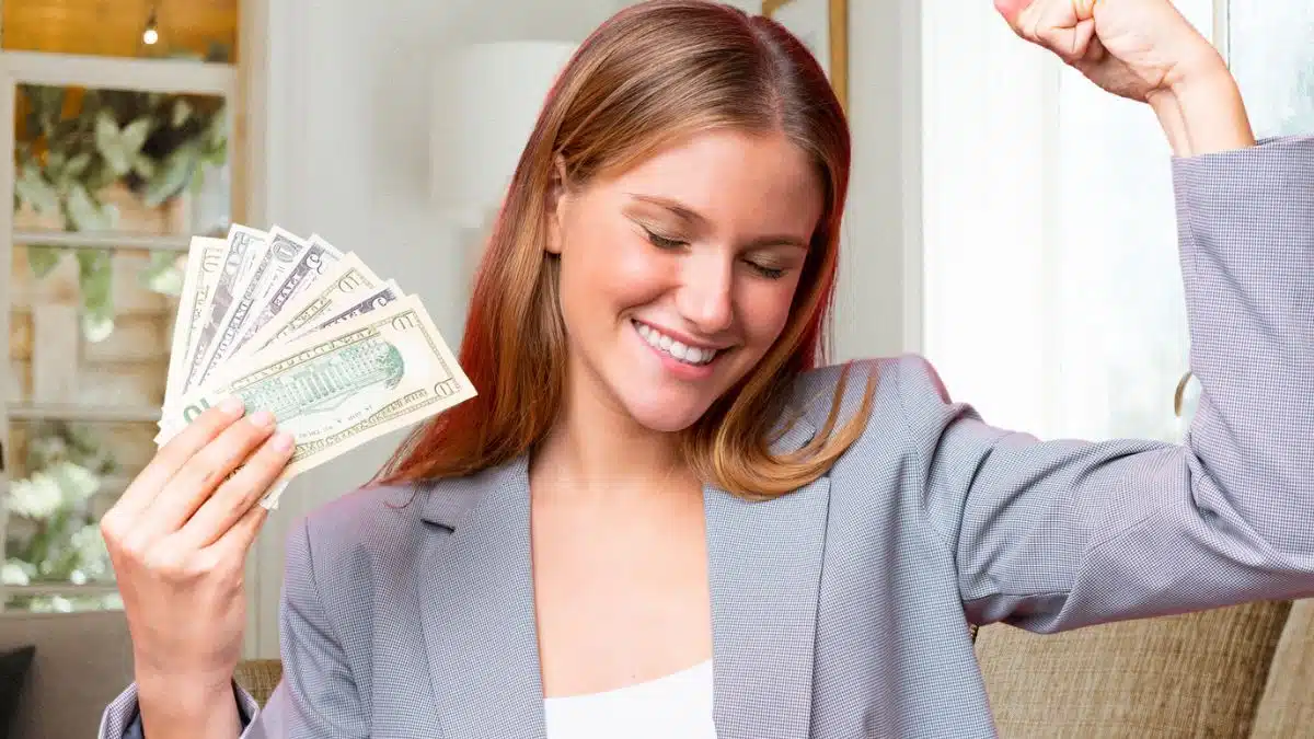 Woman turned a check into cash