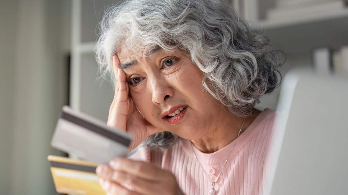 senior women with credit cards