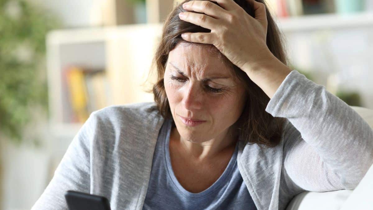 woman sad reading her phone