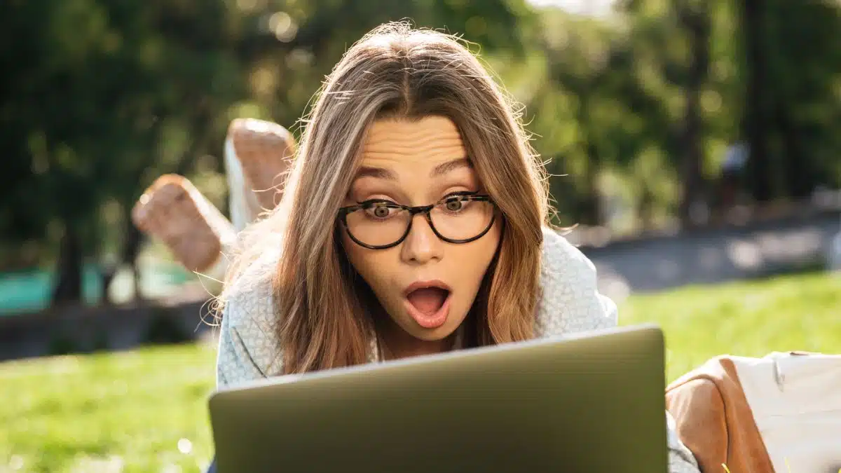 woman shocked laptop in the park