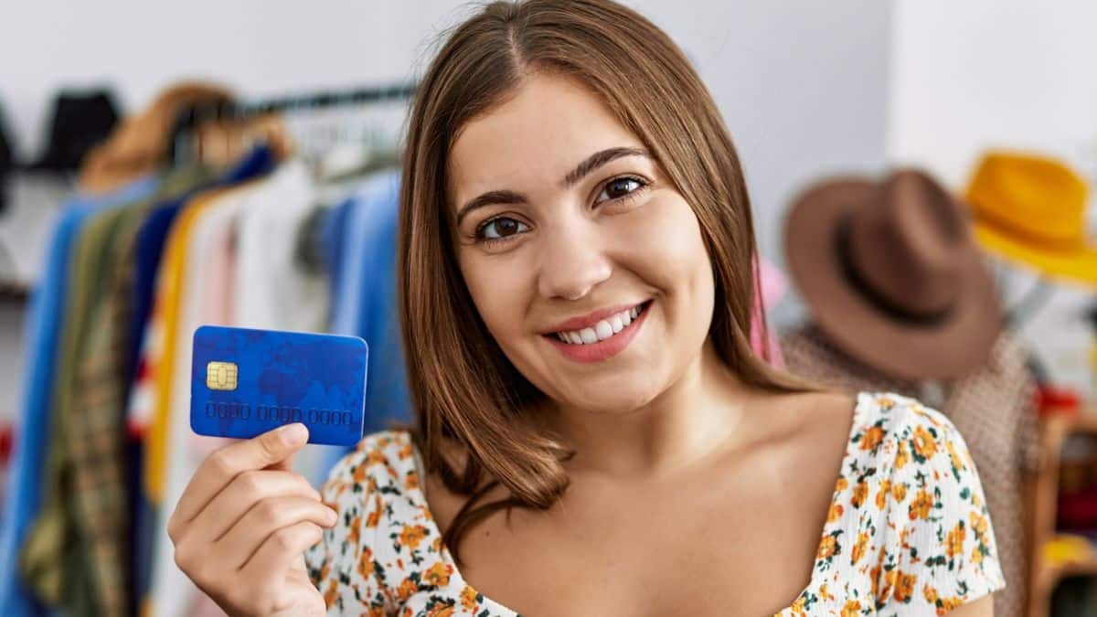 woman shopping with her credit card
