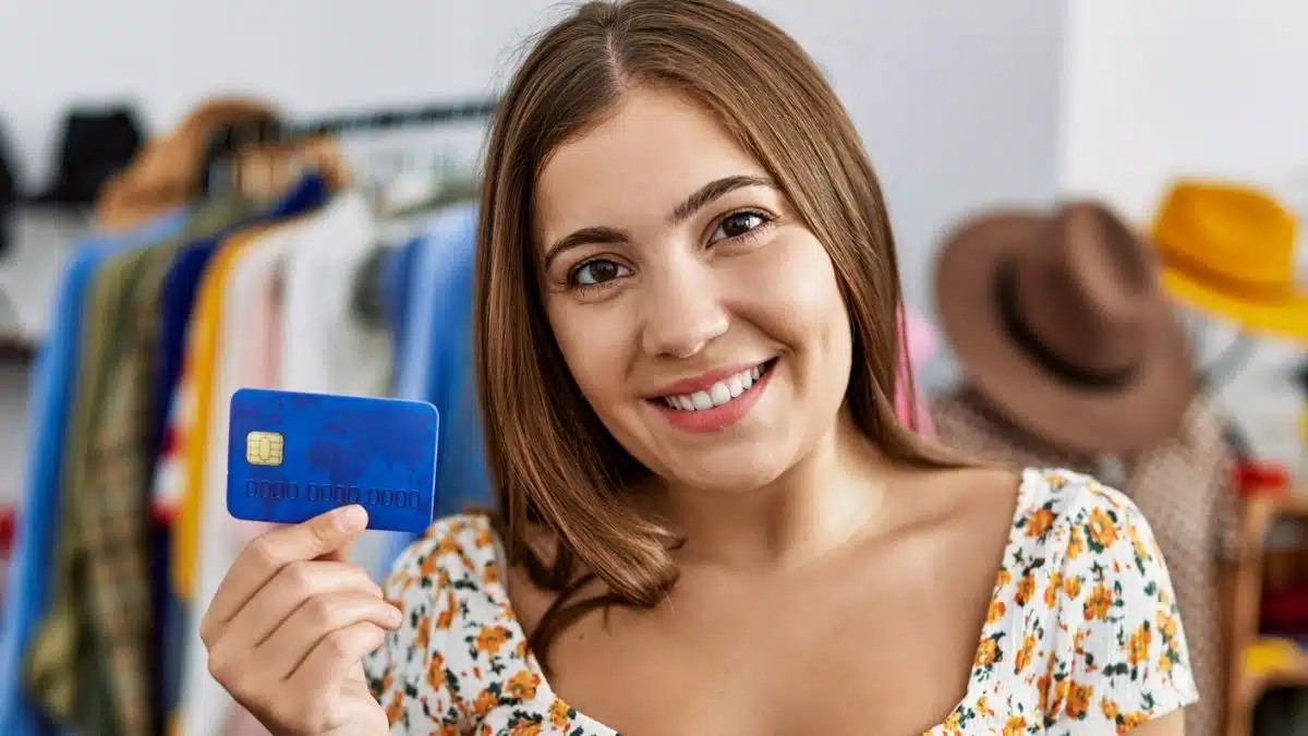 woman shopping with her credit card