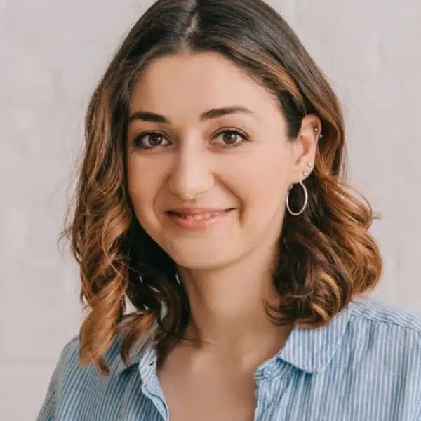 woman sitting on the couch with her laptop