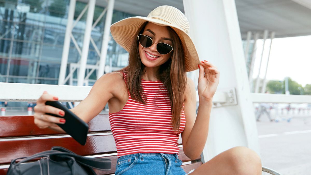woman traveling bench
