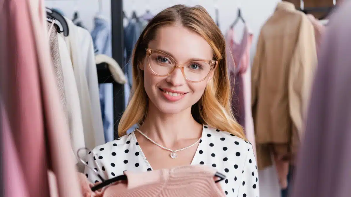 retail employee glasses