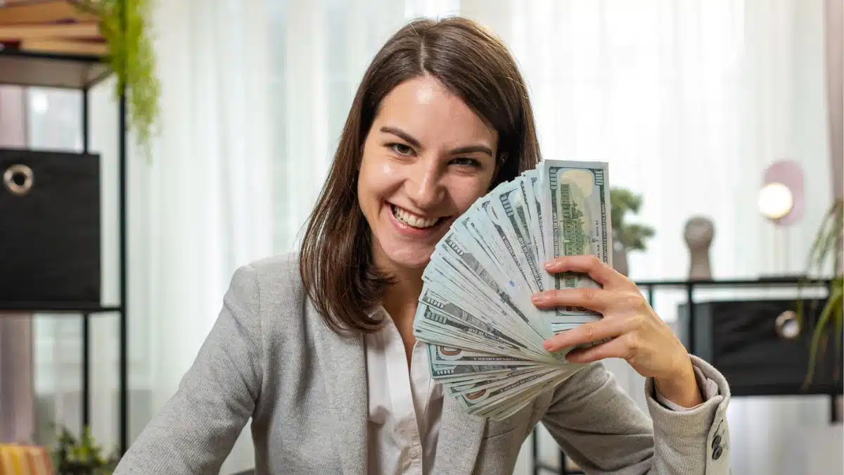 woman holding cash in the office