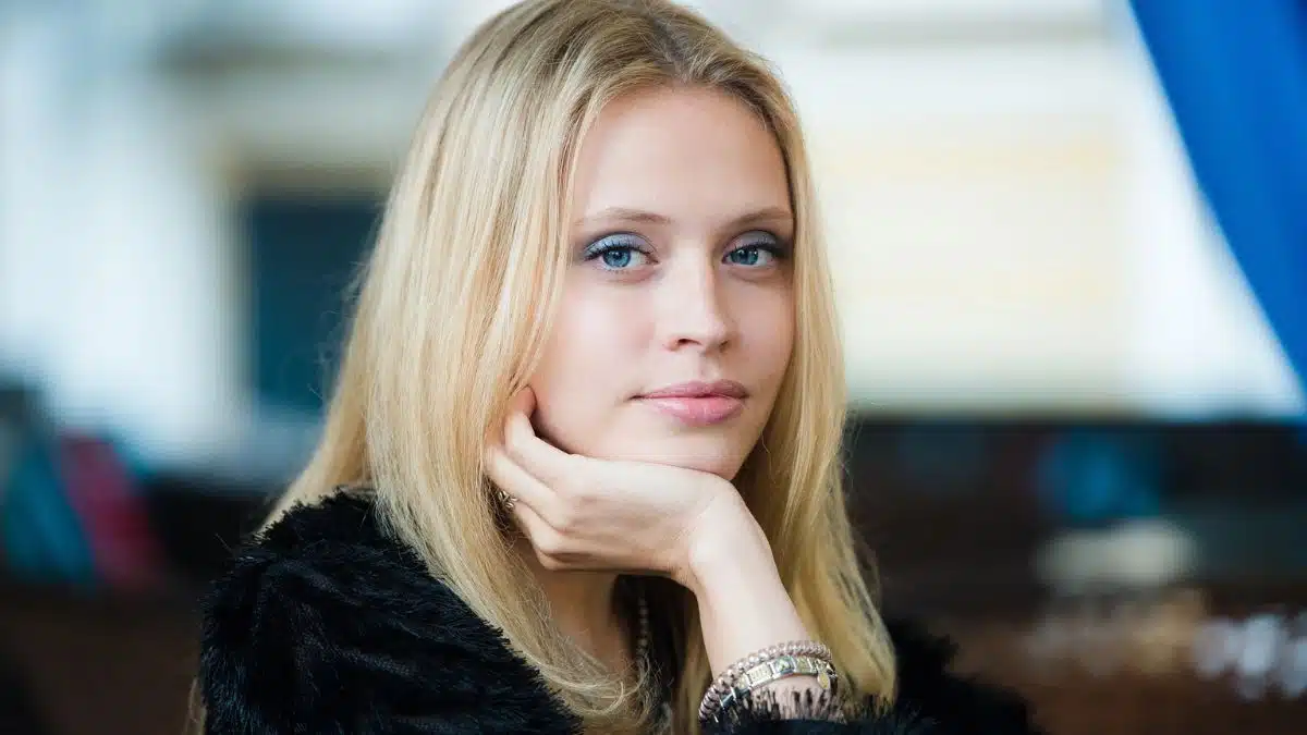 woman outside shopping