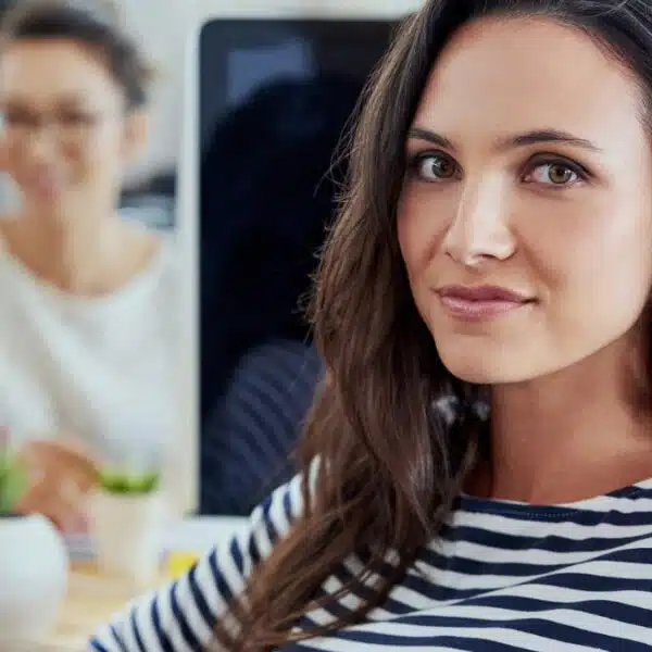 woman working in the office (2)