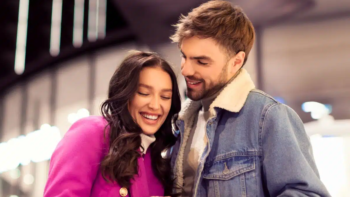 couple shopping outside