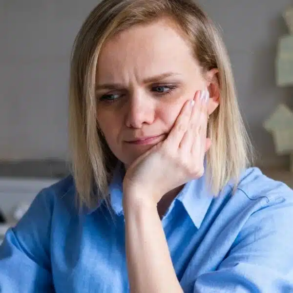 office woman overwhelmed