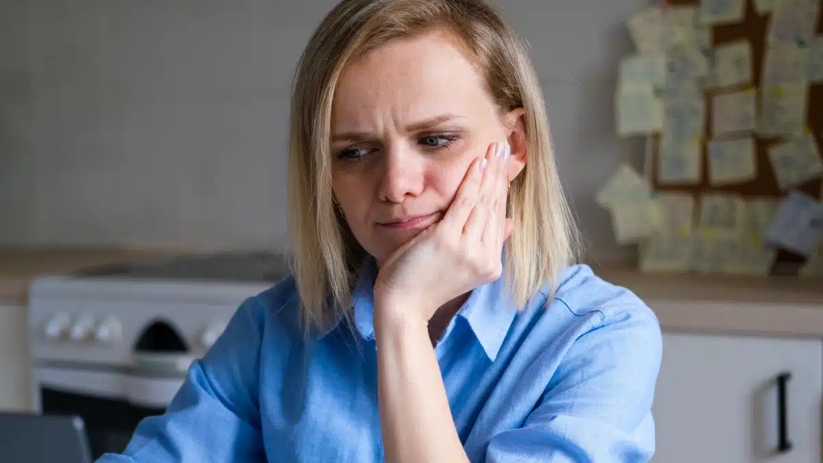 office woman overwhelmed