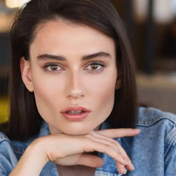 woman confused in front of laptop