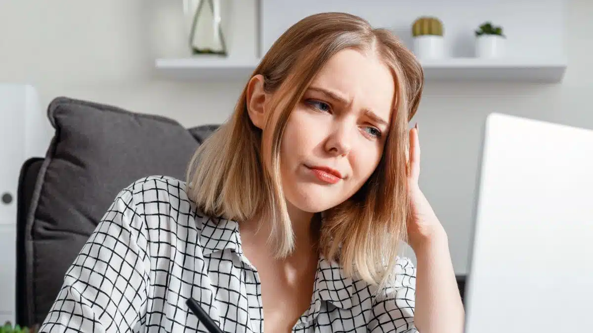 woman frowning in front of laptop
