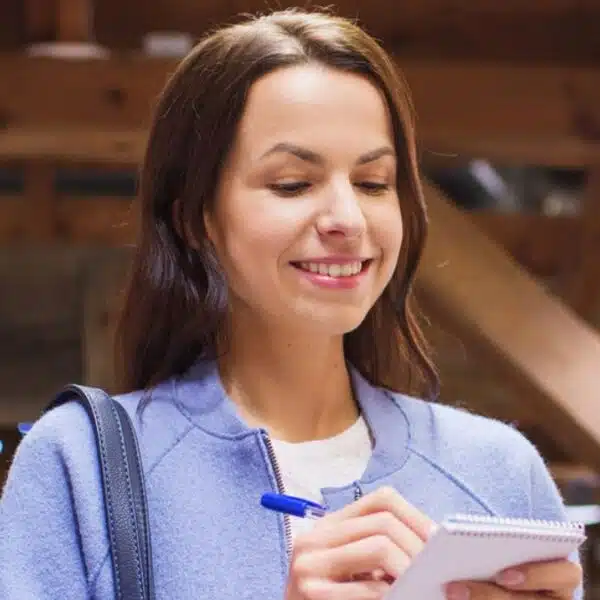 woman grocery shopping (2)